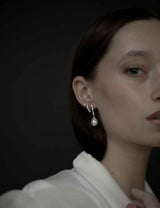 BRAUT OHRRINGE - SCULPTURAL LINE PEARL