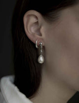 BRAUT OHRRINGE - SCULPTURAL LINE PEARL